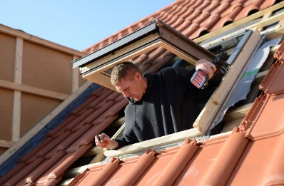 Pose de fenêtres de toit Velux à Engwiller